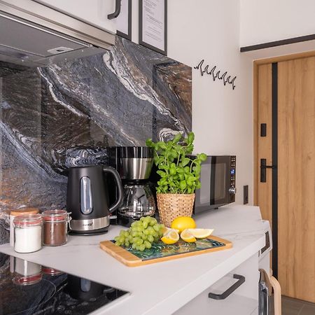 Green Garden & Private Parking Apartments With Playground ريغا المظهر الخارجي الصورة