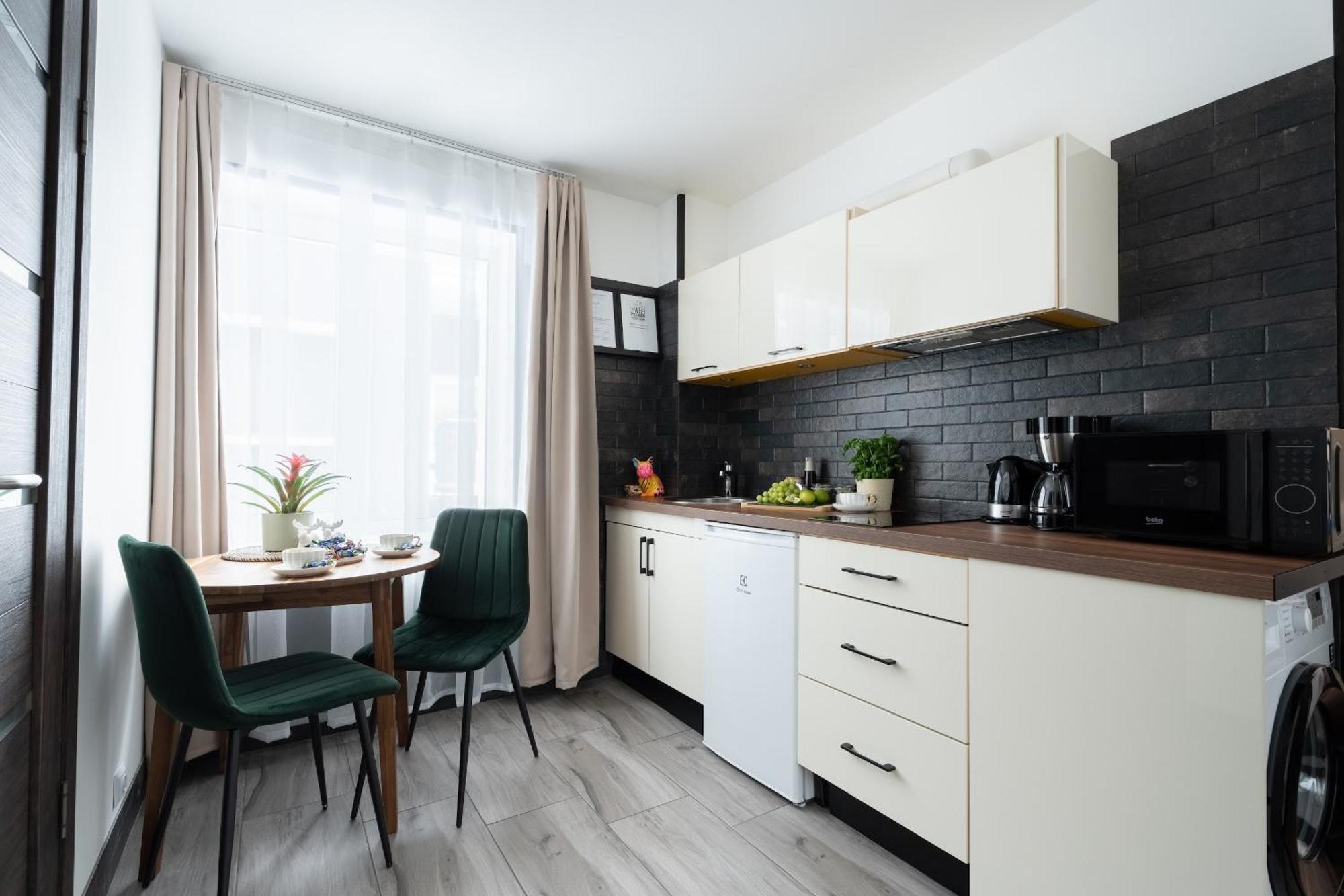 Green Garden & Private Parking Apartments With Playground ريغا المظهر الخارجي الصورة